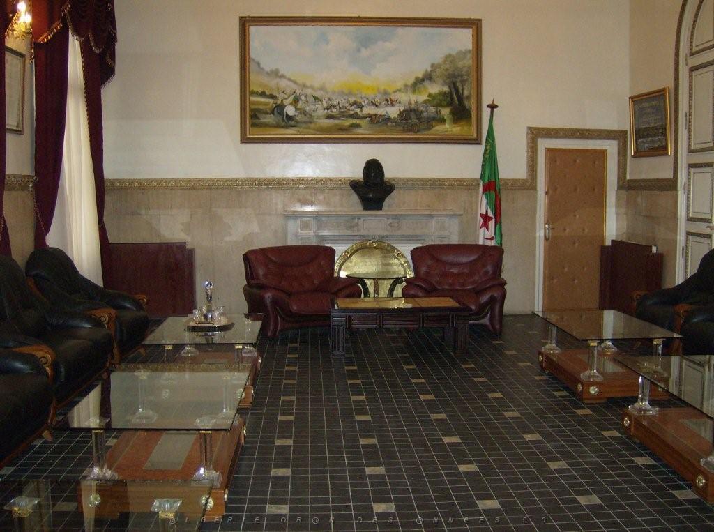 ORAN JUIN 2007 LA MAIRIE 01.jpg